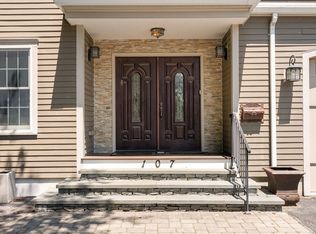 107 Rowe St, Newton, MA 02466