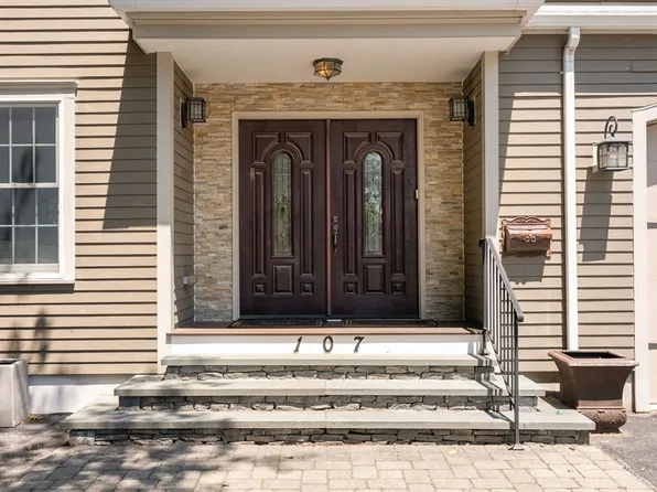 107 Rowe St, Newton, MA 02466