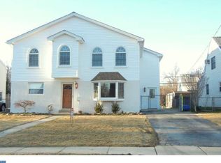 707 Hickory Rd, Secane, PA 19018