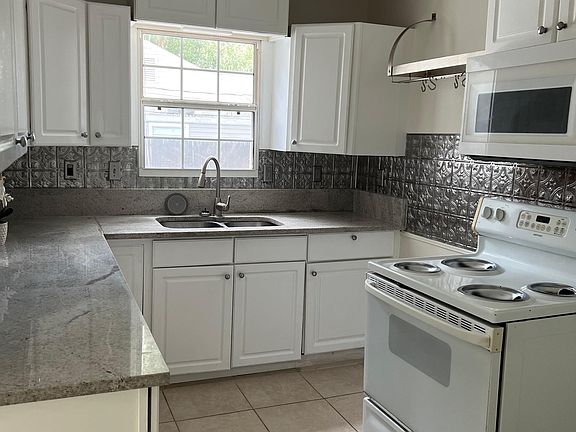 2nd image of 2704 Spring Park Rd