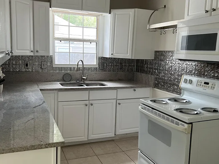 2704 Spring Park Rd — Photo 2
