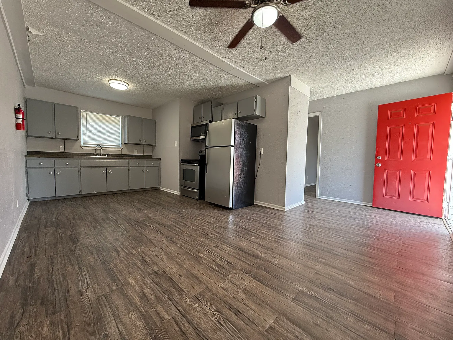 2 bed, 890 sqft, $750 — Photo 1