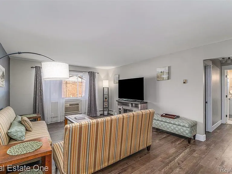 803 Plate St #104 — Photo 2