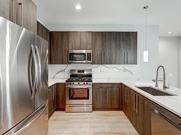 2nd image of 2813 W Belmont Ave #404