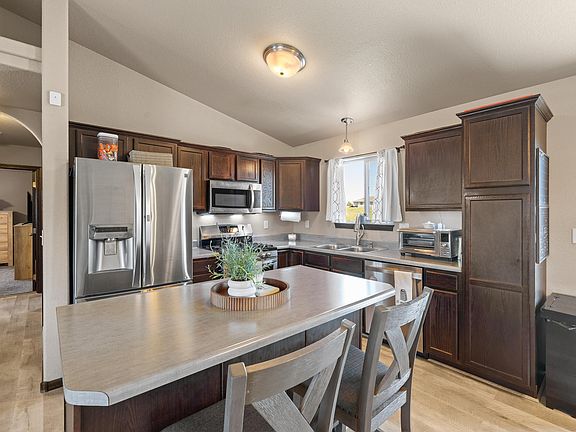 5th image of 456 Pershing St