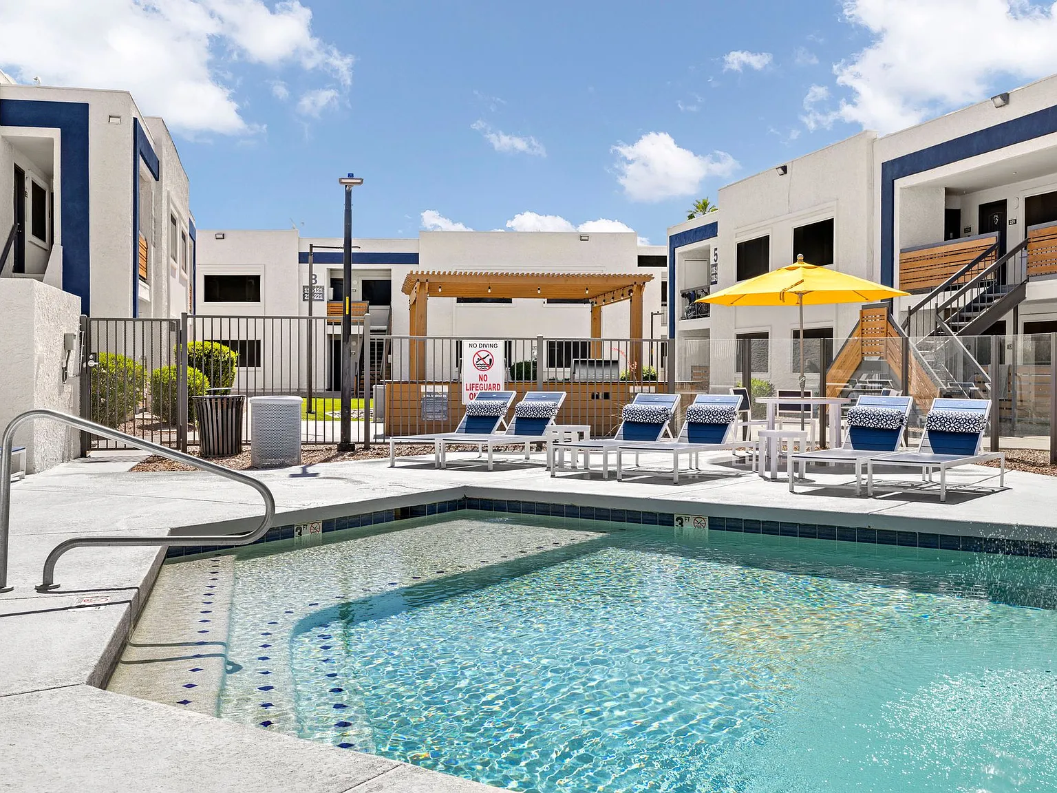Celeste on Glendale — Photo 1