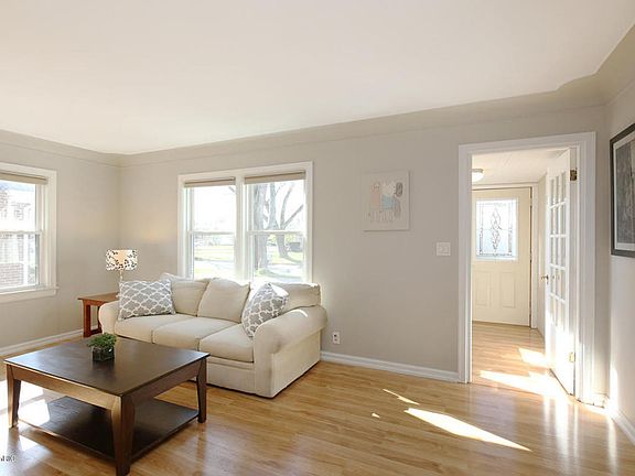 5th image of 81 W 21st St