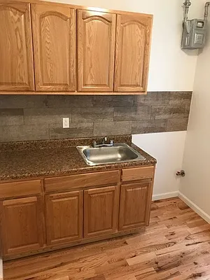 Rented by Dekom Inc. | media 6