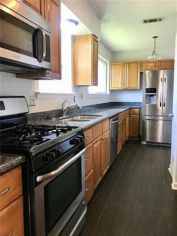 4400 Ithaca St — Photo 5