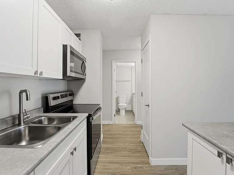 605 13th Ave SW — Photo 37