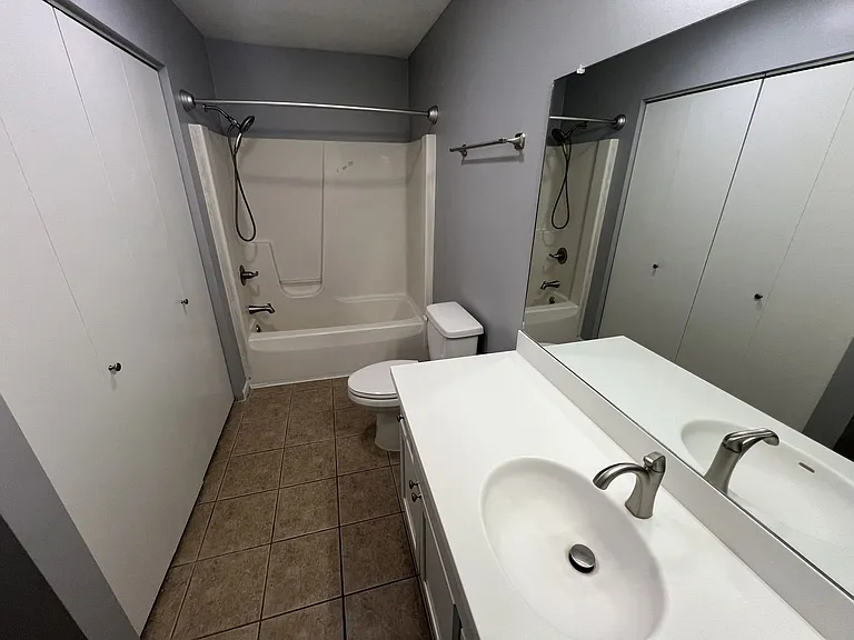 2906-2948 Feiger Ln — Photo 7