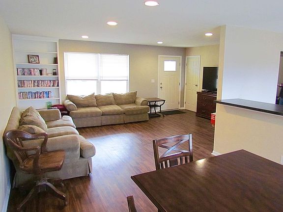 4th image of 1040 Arrowhead Dr