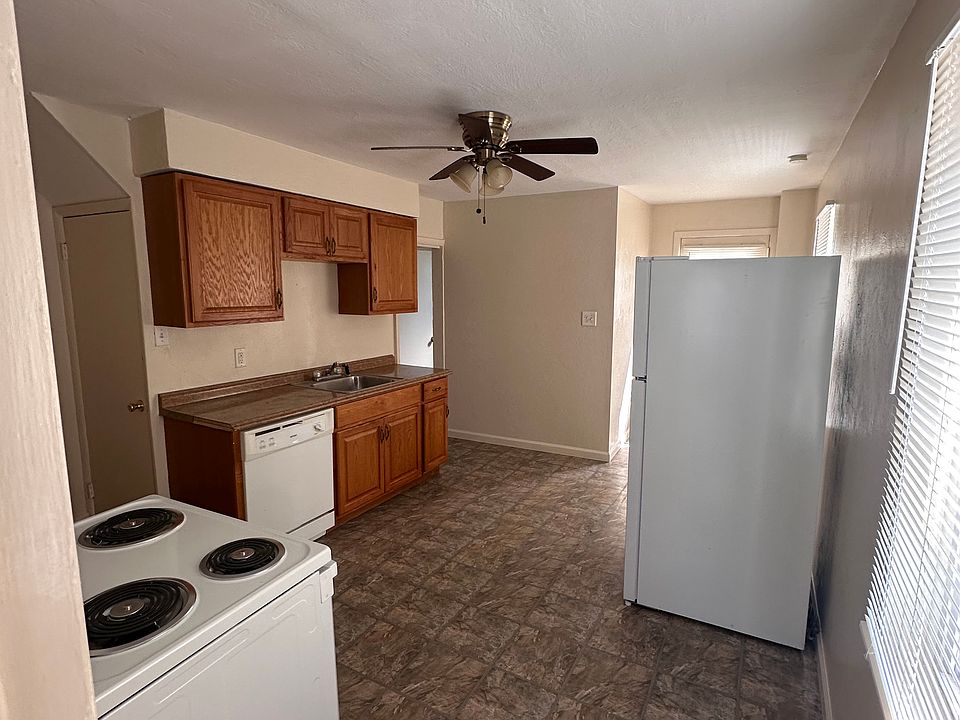 1st image of 4456 1st St