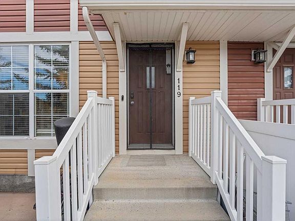 3rd image of 119 New Brighton Vlg SE