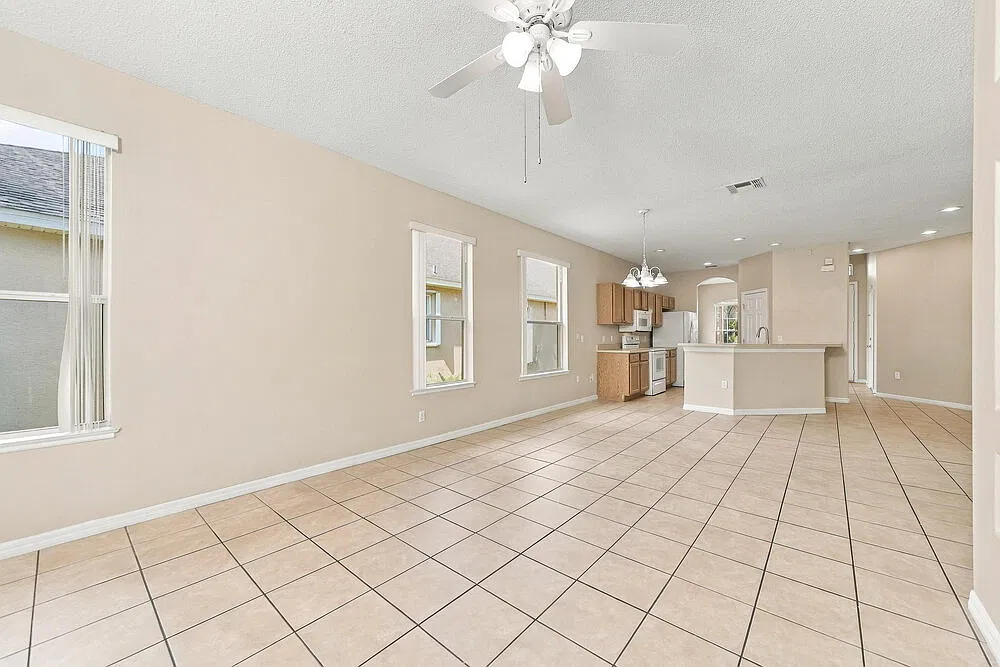 3 bed, 2.0 bath, 1615 sqft, $2,210 — Photo 4
