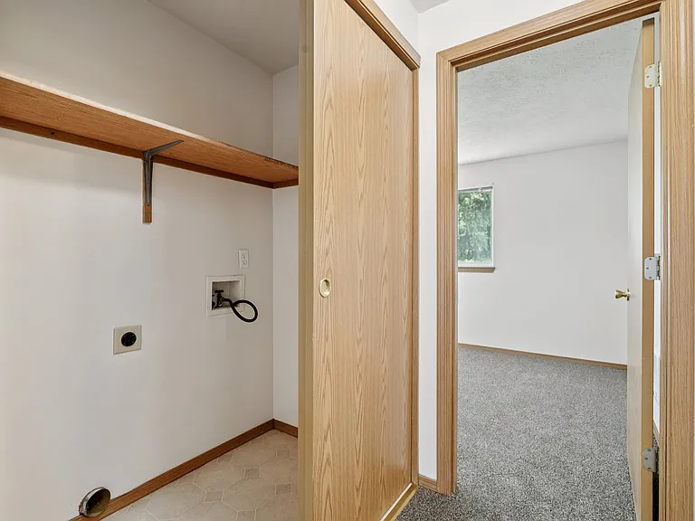 Valley Crest Apartments — Photo 23