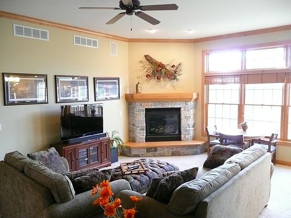 2nd image of 917 Foxland Pl