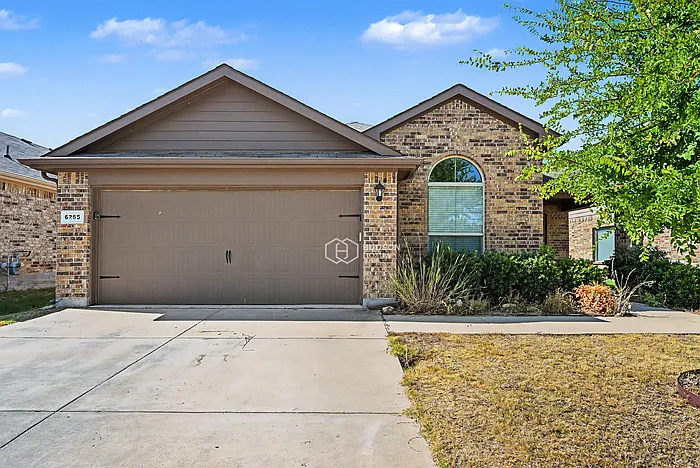4 bed, 2.0 bath, 1830 sqft, $2,230 — Photo 3