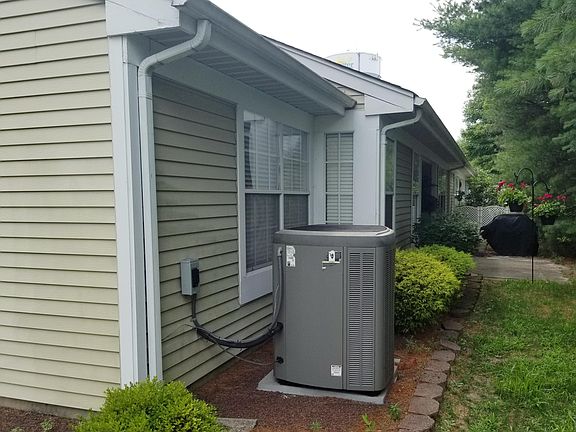 4th image of 1140B Thornbury Ln