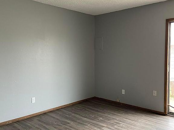 5th image of 108 Brookview Dr #108B