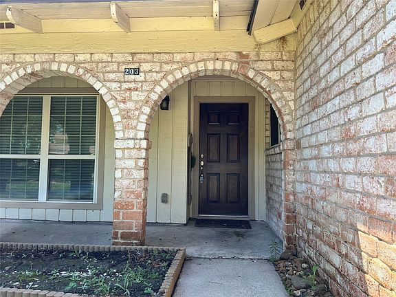 2nd image of 203 Acorn Tree Ct