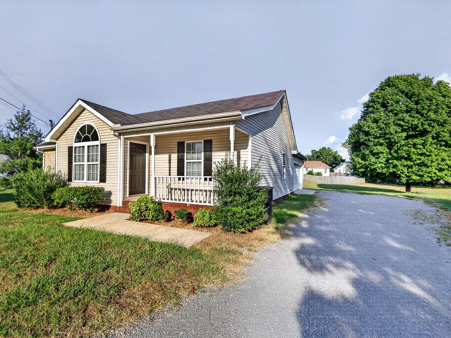 3 bed, 1204 sqft, $2,100 — Photo 3