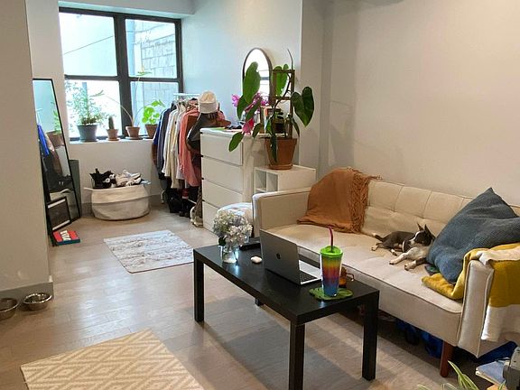 2nd image of 287 Hawthorne St #2B