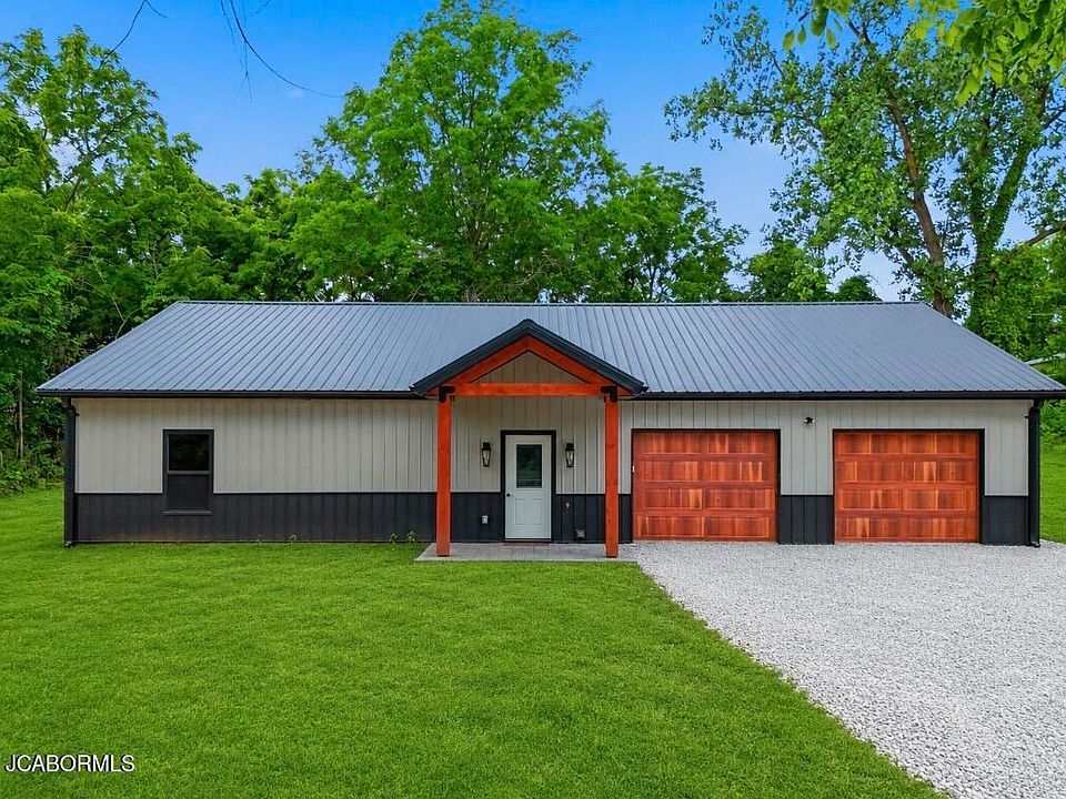 1st image of 2220 Valley Dr