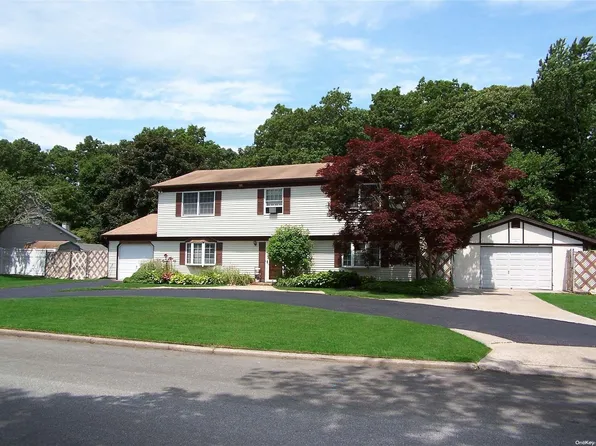27 Millbury Lane, Setauket, NY 11720