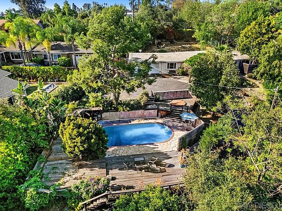 2nd image of 320 Beaumont Dr