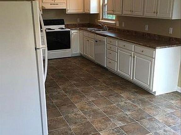 3rd image of 800 Barry Ct #2