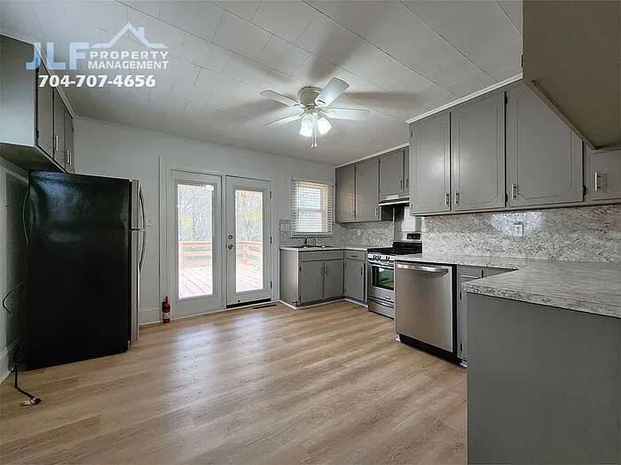 135 Oak Grove Rd — Photo 4