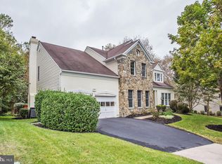7912 Hollington Pl, Fairfax Station, VA 22039
