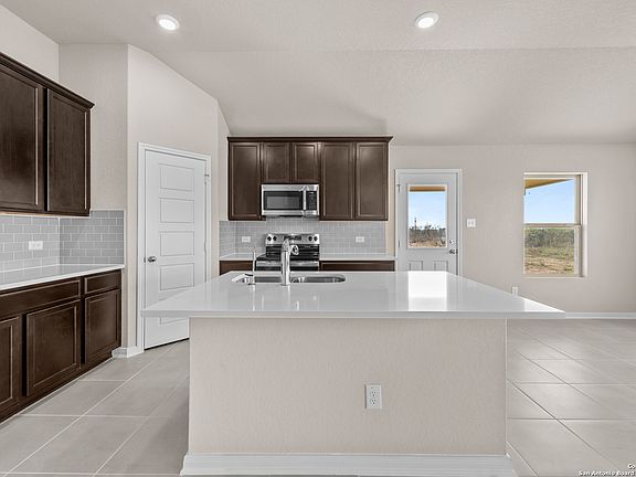 4th image of 109 Pendleton Cove