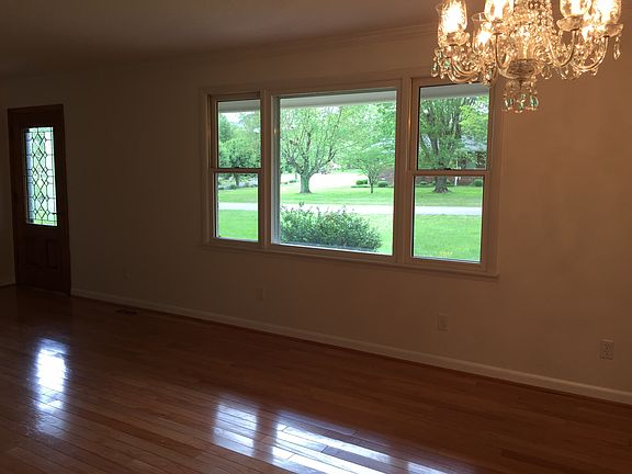 LIVING ROOM-SHINY WOOD FLOOR