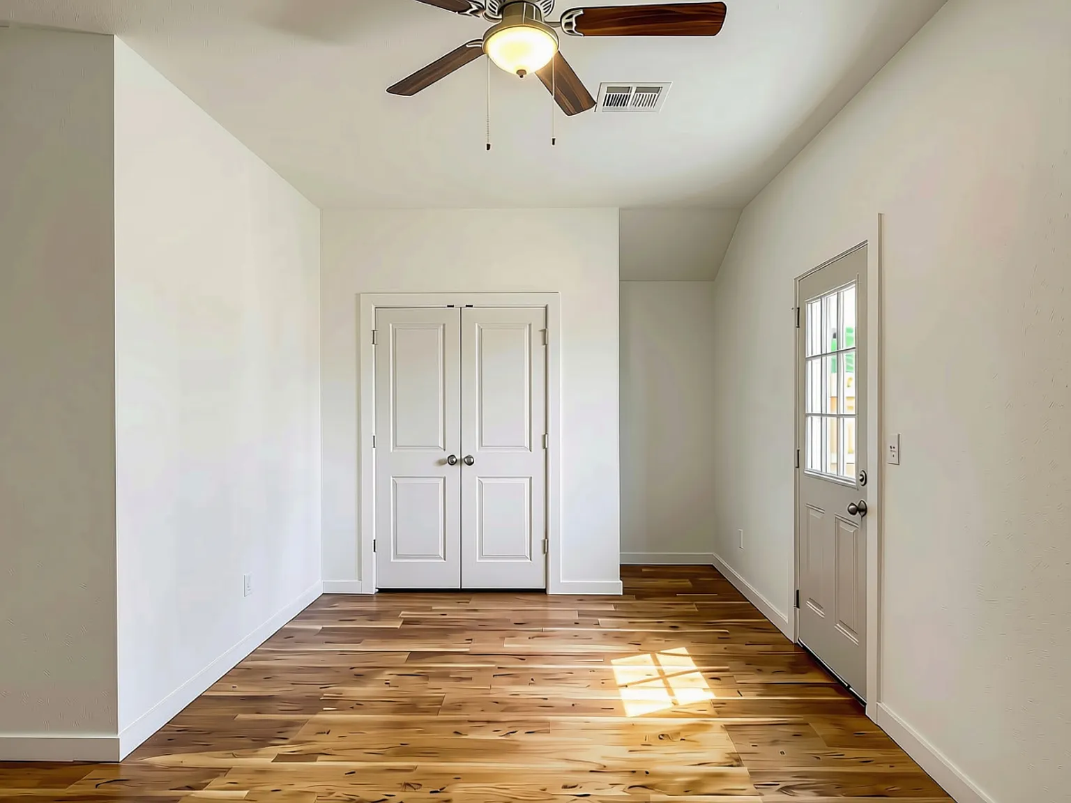 3 bed, 1150 sqft, $1,350 — Photo 3