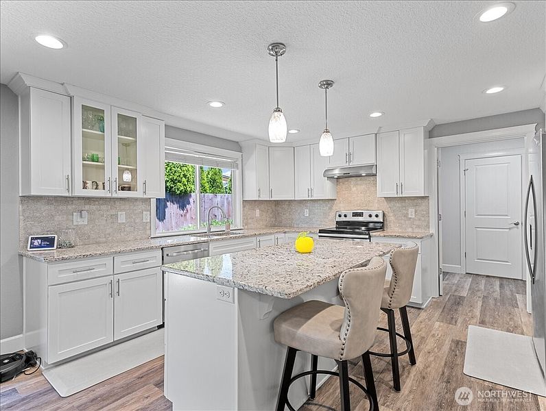 5th image of 18004 NE 18th Street