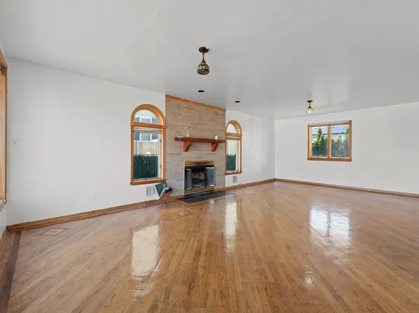 2452 East 74th Street image 2 of 27