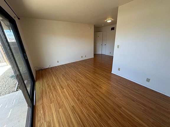 5th image of 2880 Cedar Ave #2880