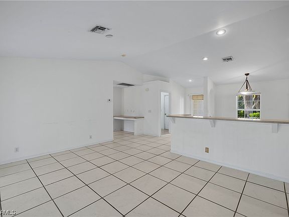 5th image of 709 Bennington Dr