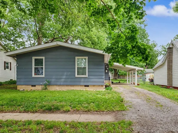 704 E Lincoln St, Monticello, IL 61856