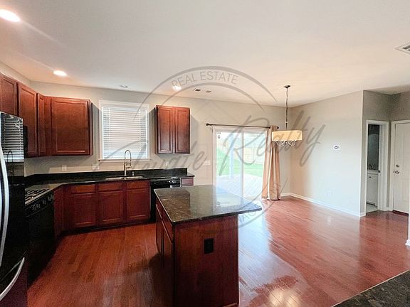 3rd image of 1676 Stonewater Dr