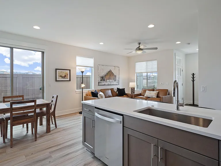 3718 NE Petrosa Ave — Photo 10
