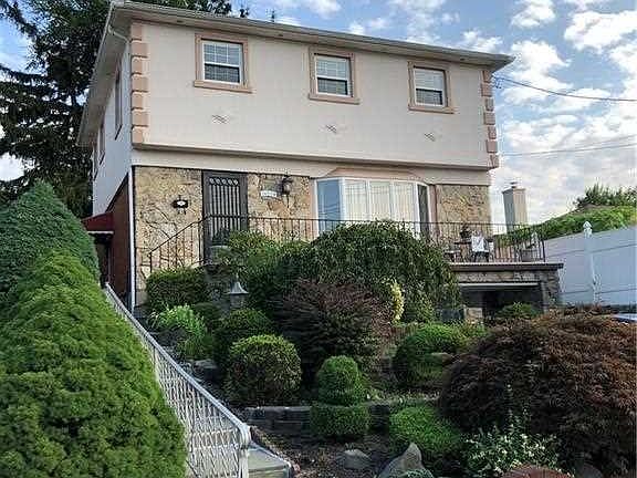 2nd image of 14214-142 14th Ave #13