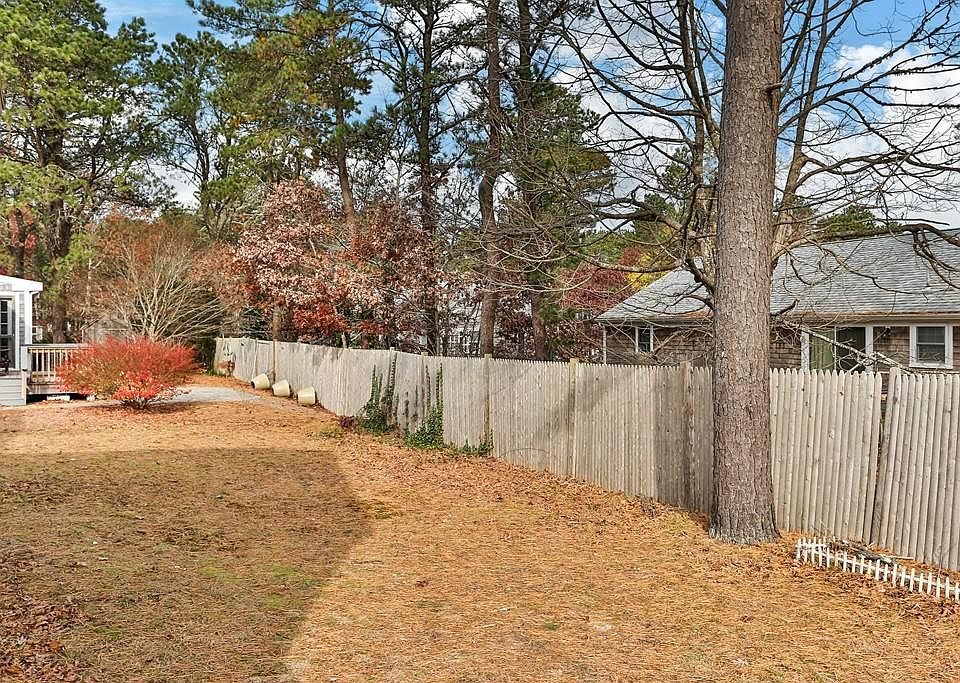 1st image of 12 Carriage Dr