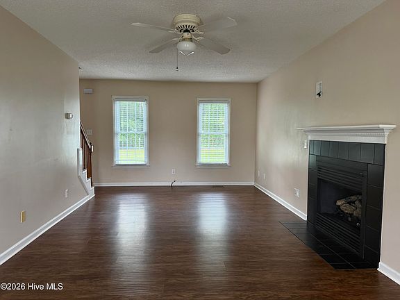 3rd image of 126 Edgewater Road