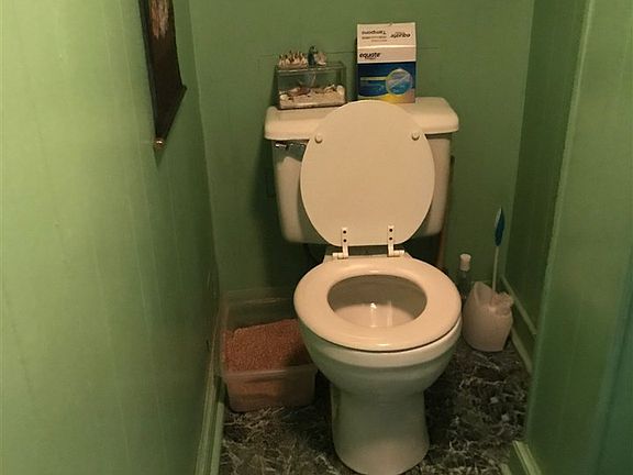 4th image of 220 Franklin St
