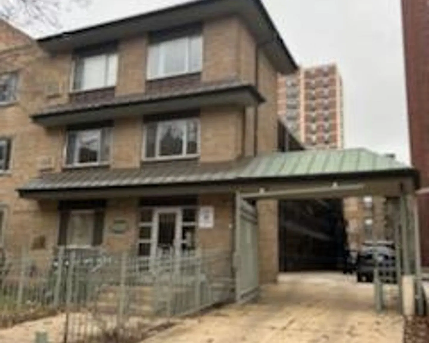 528 W. Wellington — Photo 1