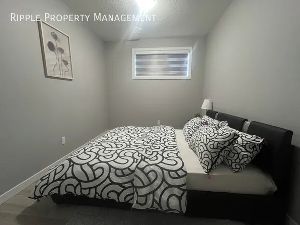 5740 Kootook Way SW, Edmonton, AB T6W 4V9