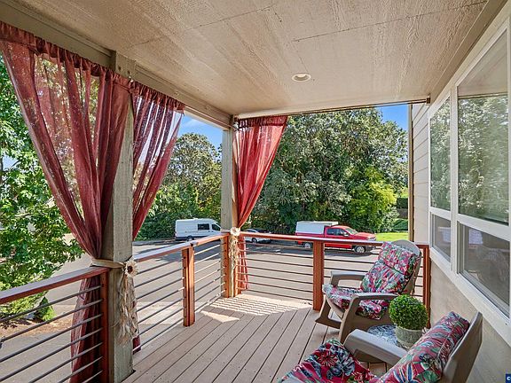 5th image of 1685 Hillcrest Ct NW